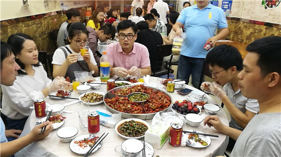 夏日標(biāo)配，小龍蝦盛宴走起！